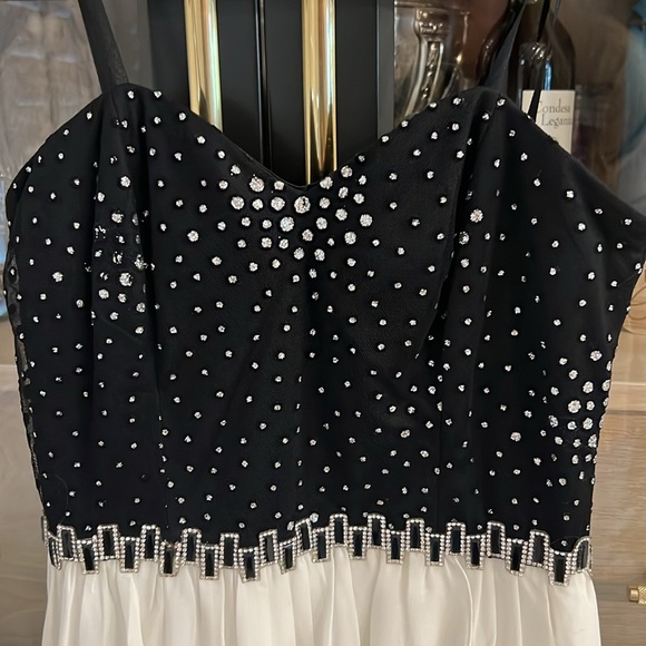 City Triangles black and white dress teen .. youth - Picture 2 of 4